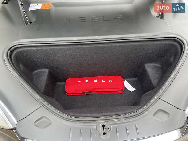 Лифтбек Tesla Model S 2018 в Киеве