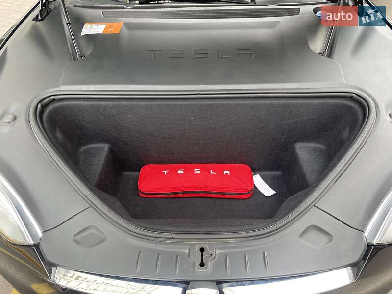 Лифтбек Tesla Model S 2018 в Киеве
