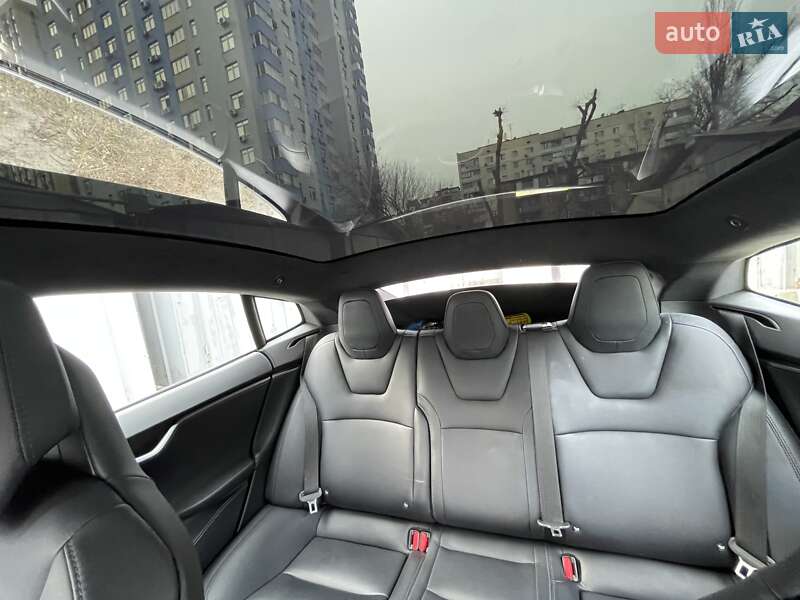 Лифтбек Tesla Model S 2018 в Киеве