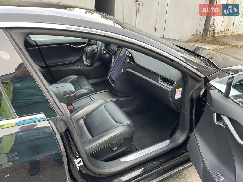 Лифтбек Tesla Model S 2018 в Киеве