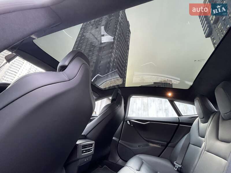 Лифтбек Tesla Model S 2018 в Киеве