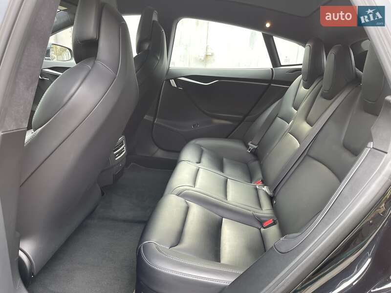 Лифтбек Tesla Model S 2018 в Киеве