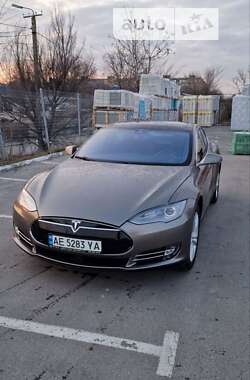 Ліфтбек Tesla Model S 2015 в Дніпрі