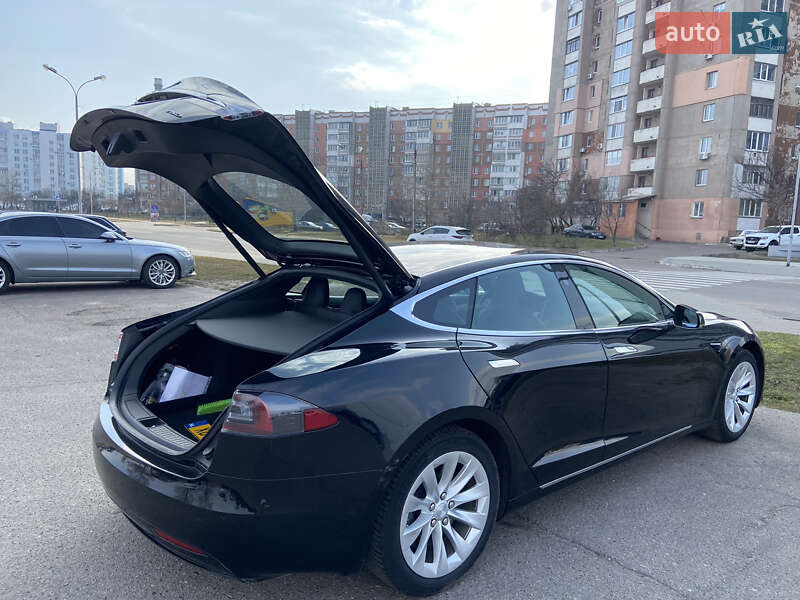 Лифтбек Tesla Model S 2018 в Черкассах