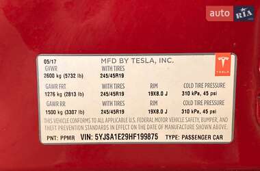 Лифтбек Tesla Model S 2017 в Львове