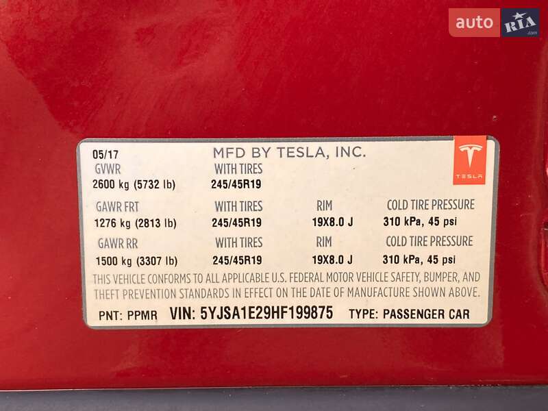 Лифтбек Tesla Model S 2017 в Львове