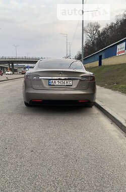 Лифтбек Tesla Model S 2016 в Киеве
