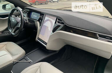 Лифтбек Tesla Model S 2016 в Киеве