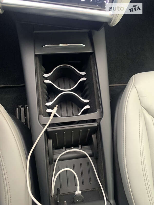 Лифтбек Tesla Model S 2016 в Киеве