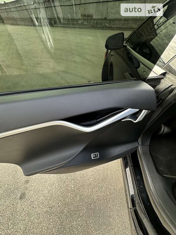 Лифтбек Tesla Model S 2017 в Киеве