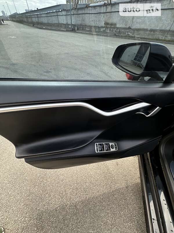 Лифтбек Tesla Model S 2017 в Киеве