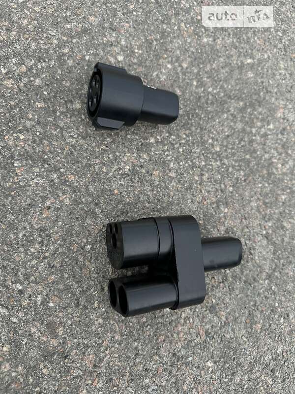 Лифтбек Tesla Model S 2017 в Киеве