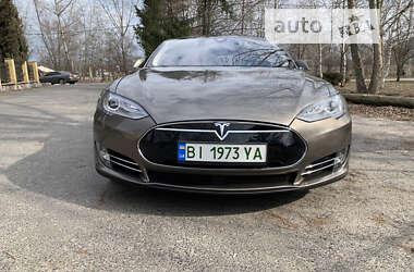 Ліфтбек Tesla Model S 2015 в Полтаві