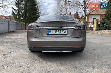Лифтбек Tesla Model S 2015 в Полтаве