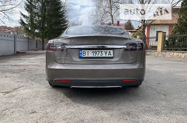 Лифтбек Tesla Model S 2015 в Полтаве