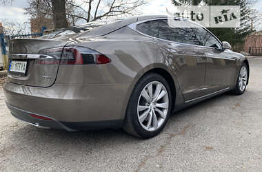 Лифтбек Tesla Model S 2015 в Полтаве