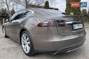 Лифтбек Tesla Model S 2015 в Полтаве