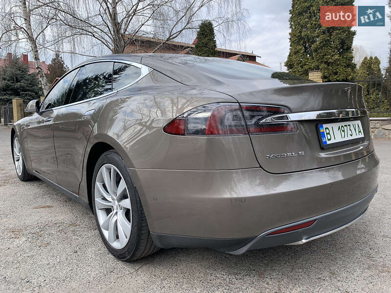 Лифтбек Tesla Model S 2015 в Полтаве