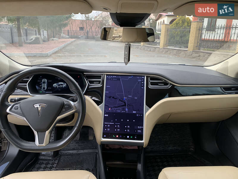 Лифтбек Tesla Model S 2015 в Полтаве