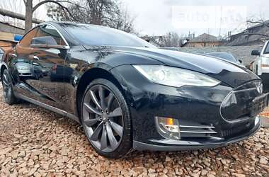 Лифтбек Tesla Model S 2016 в Сумах