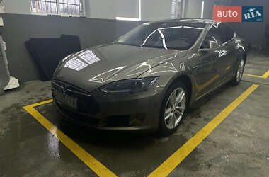 Лифтбек Tesla Model S 2015 в 