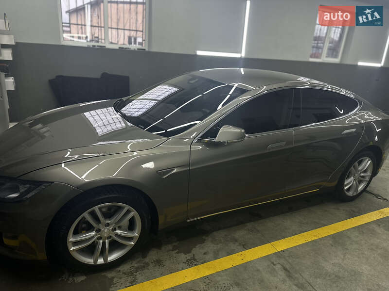 Лифтбек Tesla Model S 2015 в Ивано-Франковске фото 2 Лифтбек Tesla Model S 2015 в Ивано-Франковске