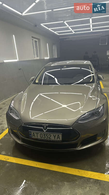 Лифтбек Tesla Model S 2015 в Ивано-Франковске фото 3 Лифтбек Tesla Model S 2015 в Ивано-Франковске