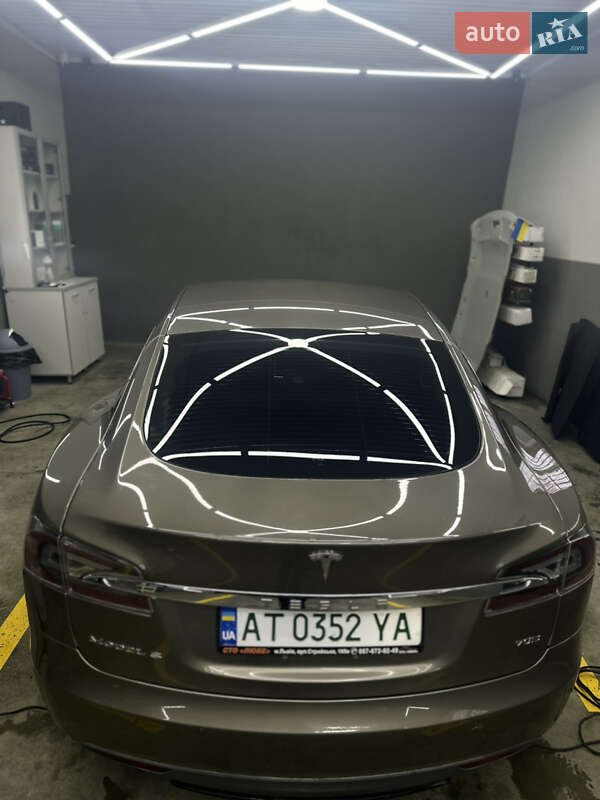 Лифтбек Tesla Model S 2015 в Ивано-Франковске фото 8 Лифтбек Tesla Model S 2015 в Ивано-Франковске