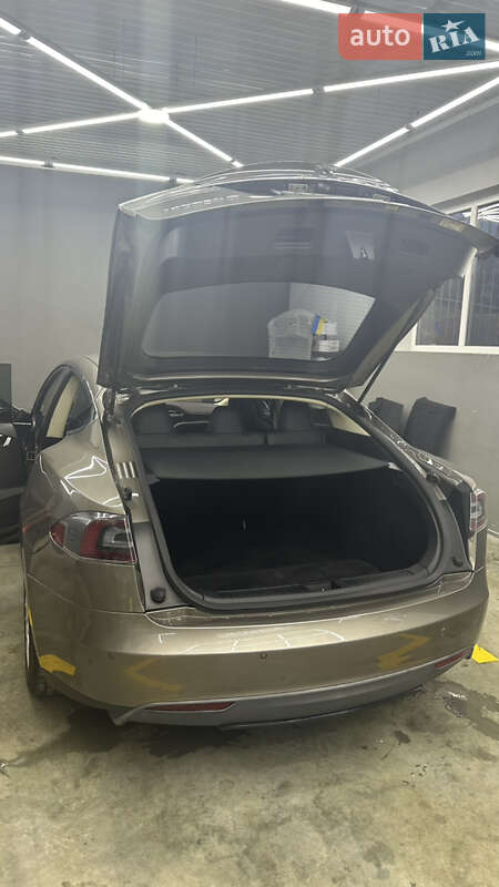 Лифтбек Tesla Model S 2015 в Ивано-Франковске фото 9 Лифтбек Tesla Model S 2015 в Ивано-Франковске