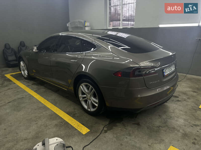 Лифтбек Tesla Model S 2015 в Ивано-Франковске фото 7 Лифтбек Tesla Model S 2015 в Ивано-Франковске