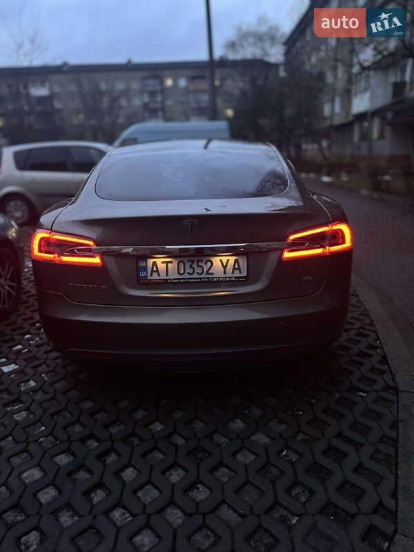 Лифтбек Tesla Model S 2015 в Ивано-Франковске фото 10 Лифтбек Tesla Model S 2015 в Ивано-Франковске