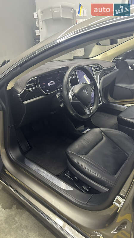 Лифтбек Tesla Model S 2015 в Ивано-Франковске фото 12 Лифтбек Tesla Model S 2015 в Ивано-Франковске