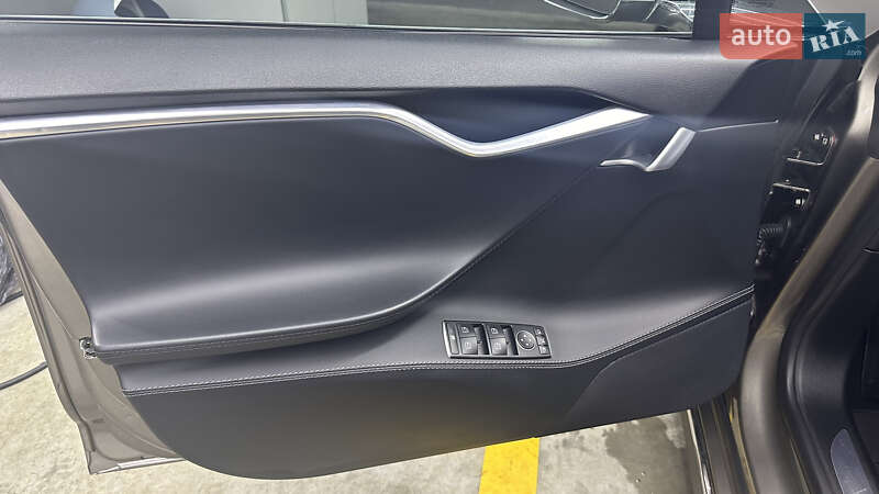 Лифтбек Tesla Model S 2015 в Ивано-Франковске фото 16 Лифтбек Tesla Model S 2015 в Ивано-Франковске