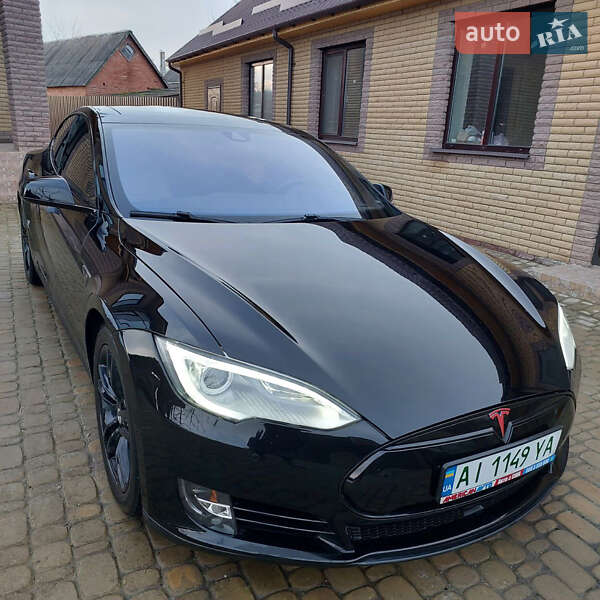Лифтбек Tesla Model S 2015 в Киеве