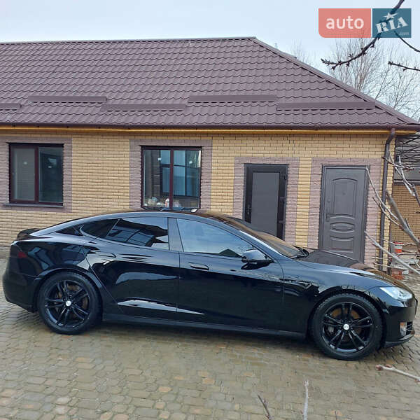 Лифтбек Tesla Model S 2015 в Киеве