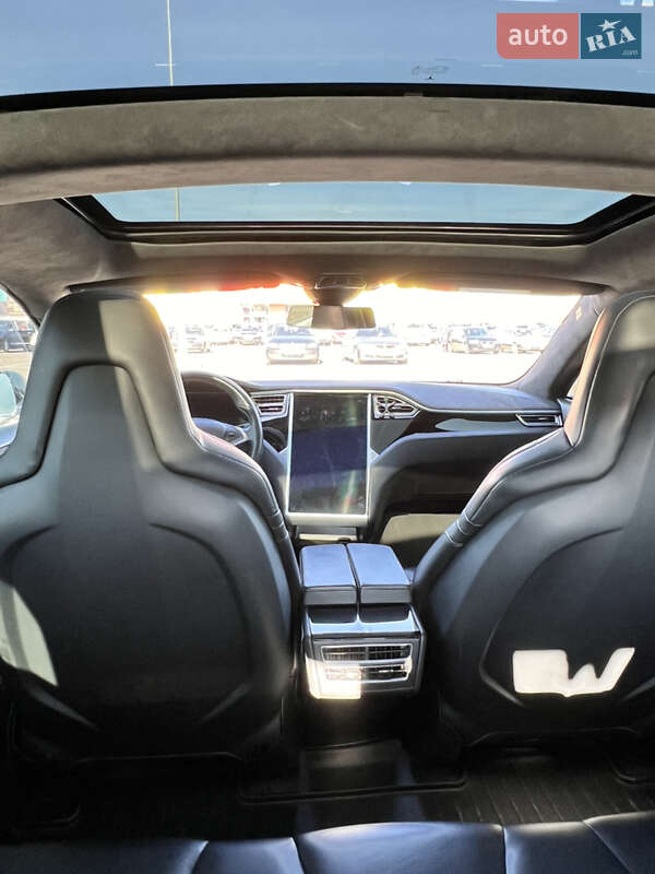 Лифтбек Tesla Model S 2015 в Ровно