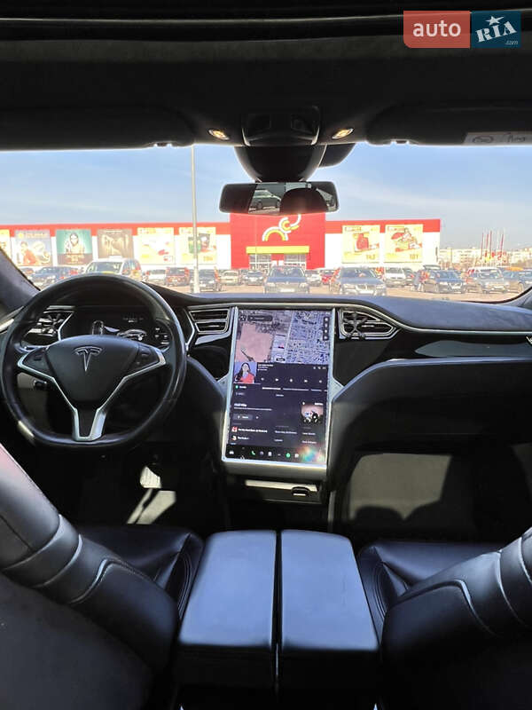 Лифтбек Tesla Model S 2015 в Ровно