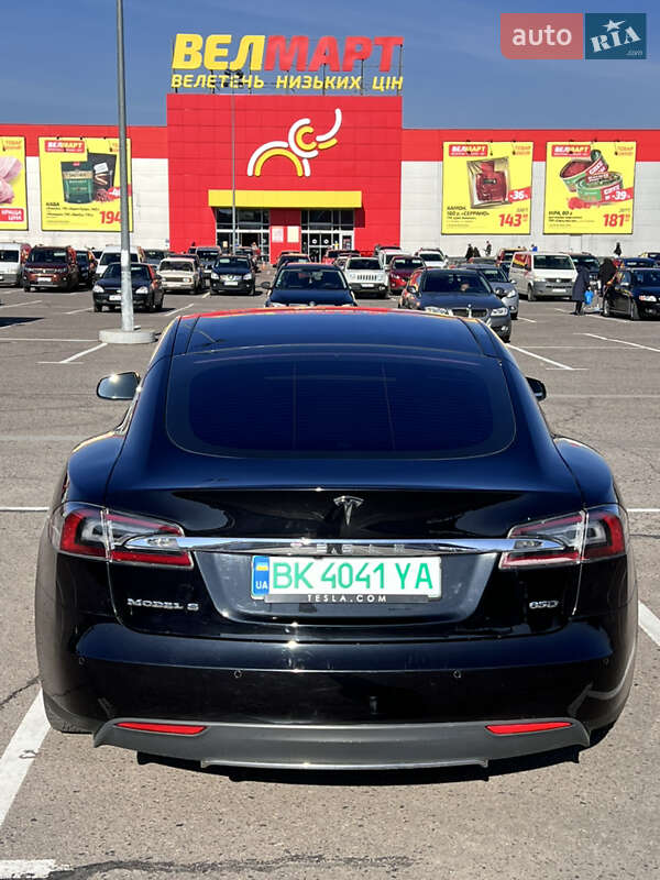 Лифтбек Tesla Model S 2015 в Ровно