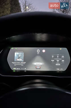 Лифтбек Tesla Model S 2015 в Ровно
