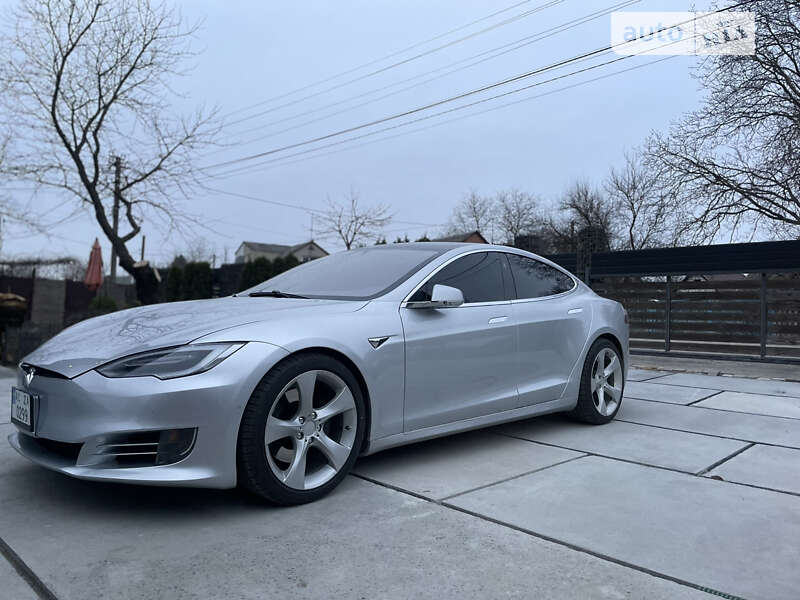 Лифтбек Tesla Model S 2018 в Луцке