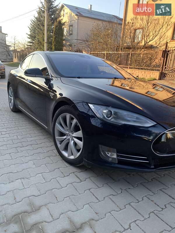 Лифтбек Tesla Model S 2015 в Тернополе