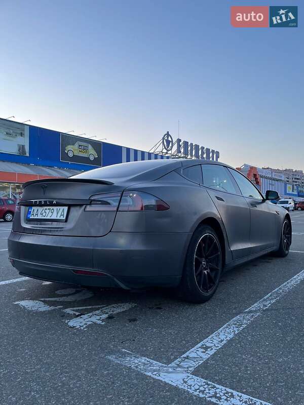 Лифтбек Tesla Model S 2015 в Киеве