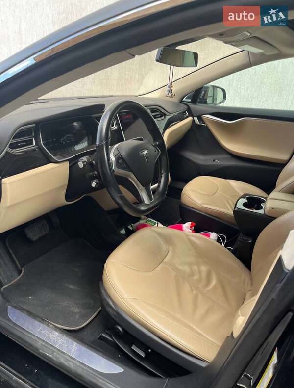 Лифтбек Tesla Model S 2015 в Киеве