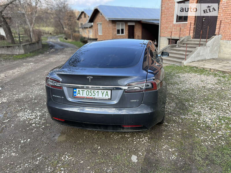 Лифтбек Tesla Model S 2017 в Косове