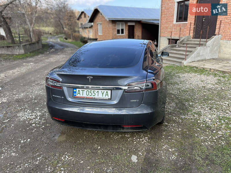 Лифтбек Tesla Model S 2017 в Косове