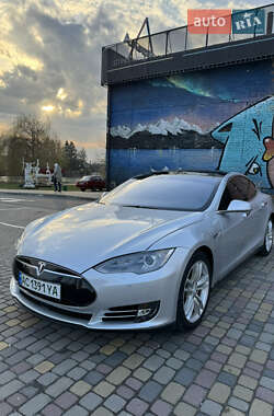 Лифтбек Tesla Model S 2015 в Луцке Лифтбек Tesla Model S 2015 в Луцке