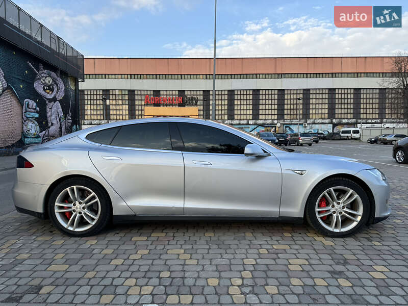 Ліфтбек Tesla Model S 2015 в Луцьку