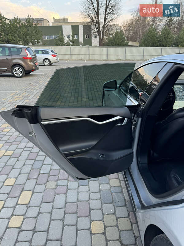 Лифтбек Tesla Model S 2015 в Луцке