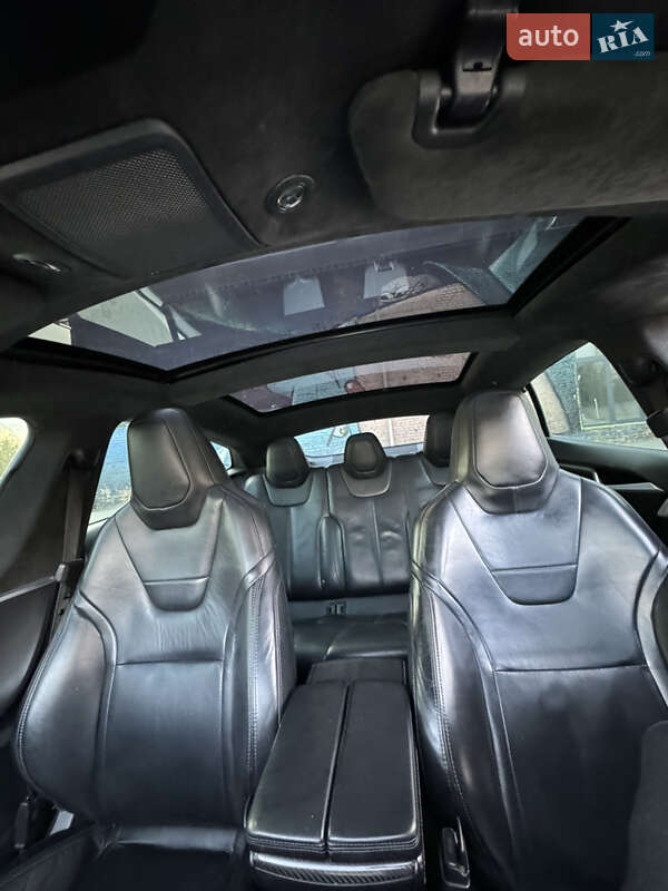 Лифтбек Tesla Model S 2015 в Луцке