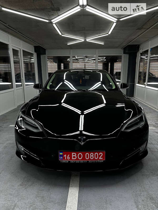 Ліфтбек Tesla Model S 2017 в Миколаєві